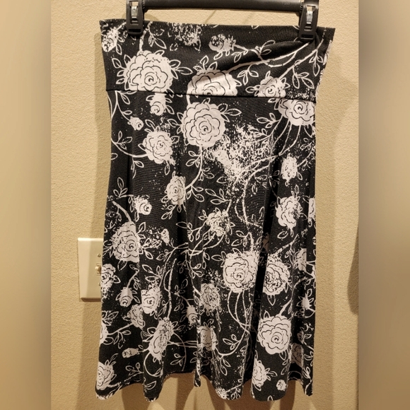 LuLaRoe Dresses & Skirts - Lularoe midi skirt